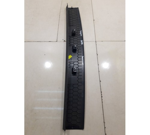 Обшивка крышки багажника