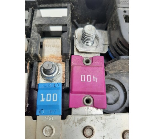 Клемма аккумулятора