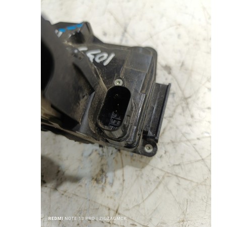 Замок двери (задний, правый)