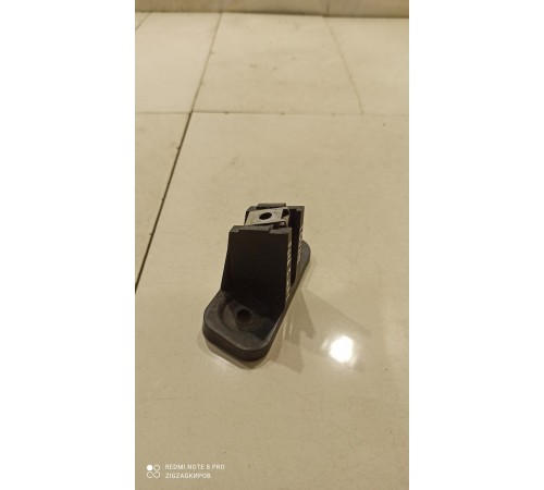 Кронштейн(крепление) солнцезащитного козырька правого