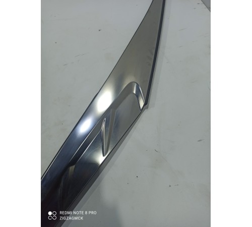 Декоративная накладка кузова правая