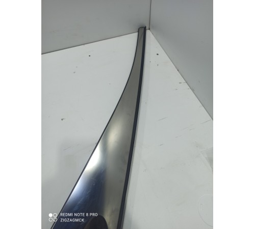 Декоративная накладка кузова правая