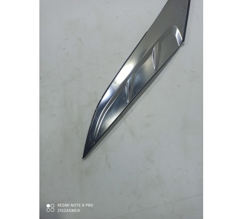 Декоративная накладка кузова правая