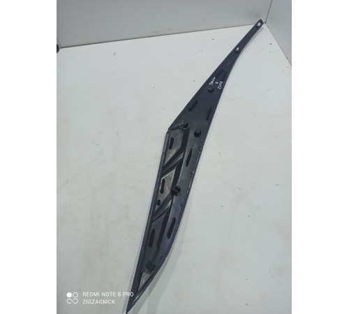 Декоративная накладка кузова правая