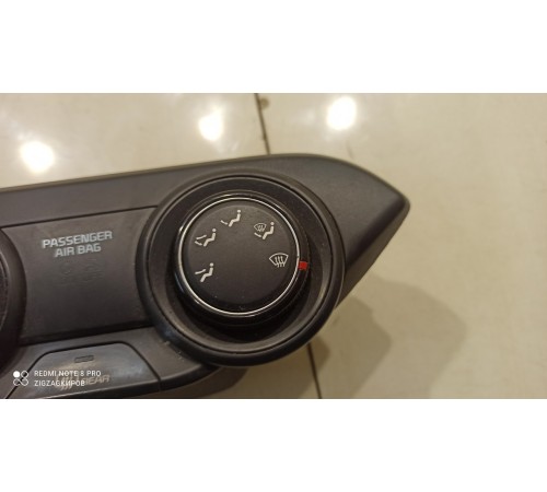 Блок управления климатом(передний)