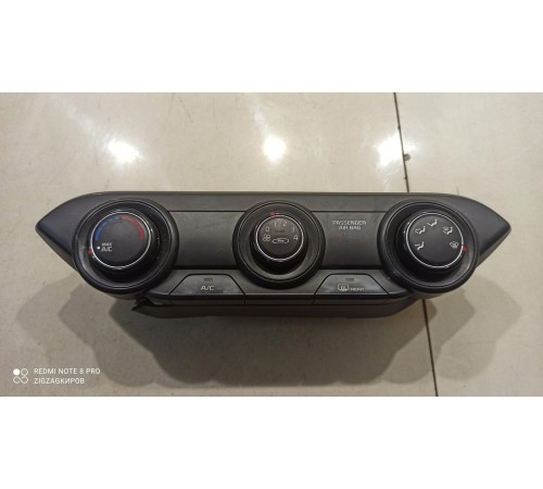 Блок управления климатом(передний)