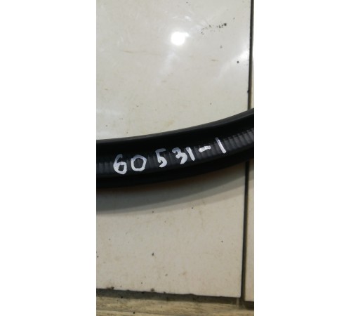 Уплотнитель двери (передний, левый)