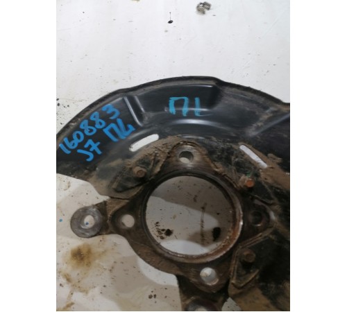 Кулак поворотный передний левый