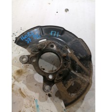 Кулак поворотный передний левый