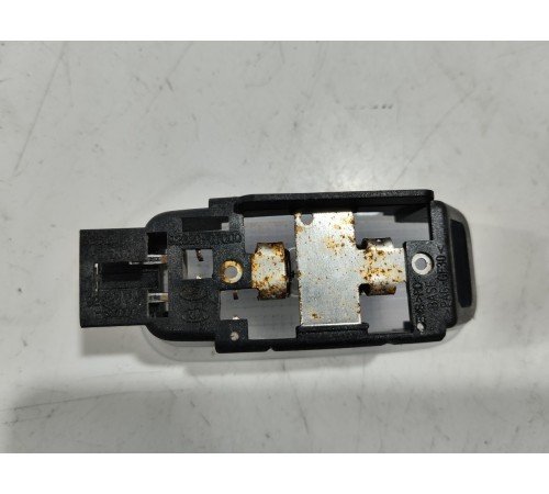 Плафон внутреннего освещения салона 