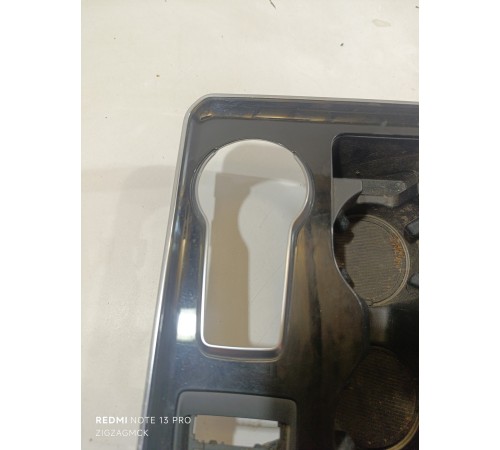 Накладка центральной консоли с подстаканником