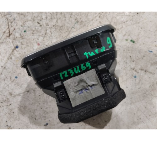 Воздушный дефлектор салона левый