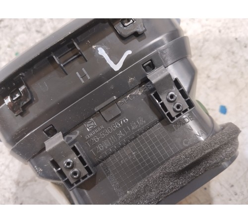 Воздушный дефлектор салона левый