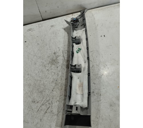 Обшивка лобового стекла левая