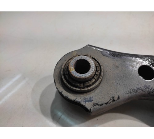 рычаг поперечный (задний правый)