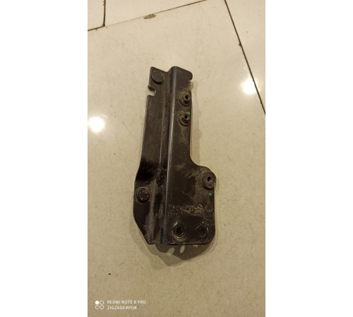 Кронштейн(крепление) подающего бака радиатора