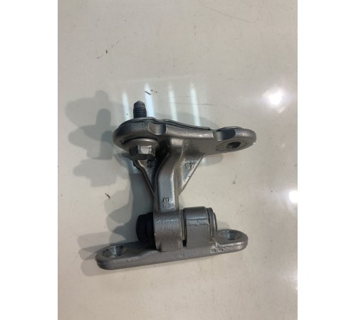 Петля двери (задняя, левая, верхняя)