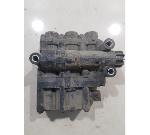 Кран управления пневмоподвеской главный WABCO