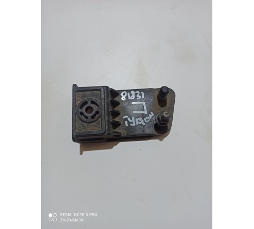 Крепление радиатора правое