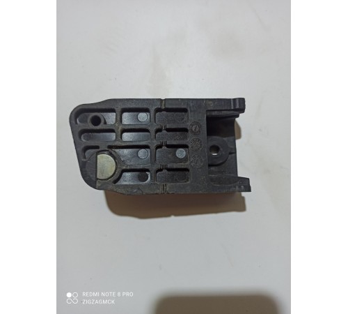 Крепление радиатора правое