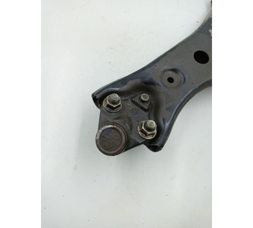 Рычаг подвески передний правый нижний