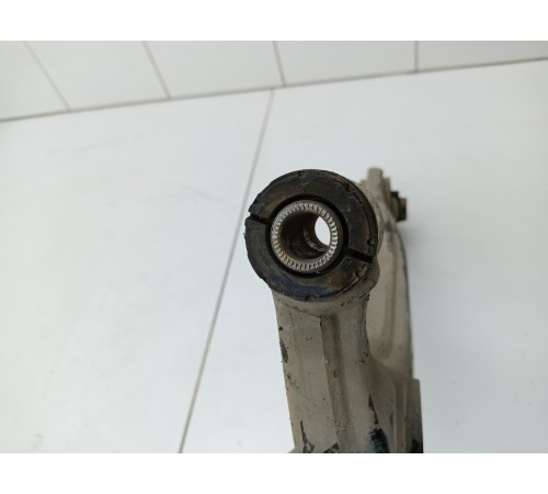 Рычаг подвески передний правый нижний