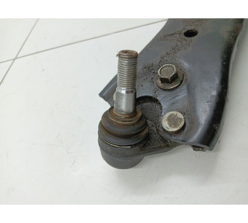 Рычаг подвески передний правый нижний