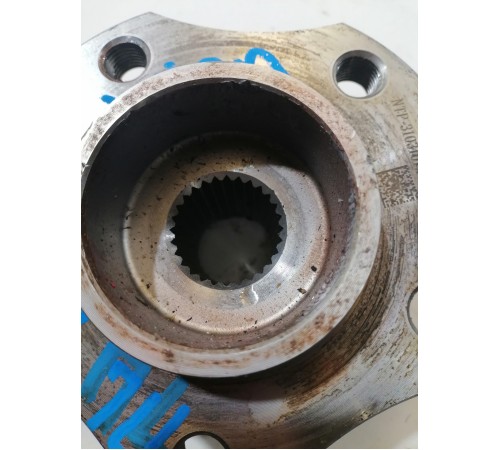 Ступица передняя левая