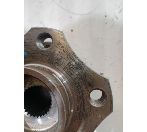 Ступица передняя левая