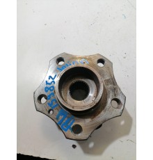 Ступица передняя левая