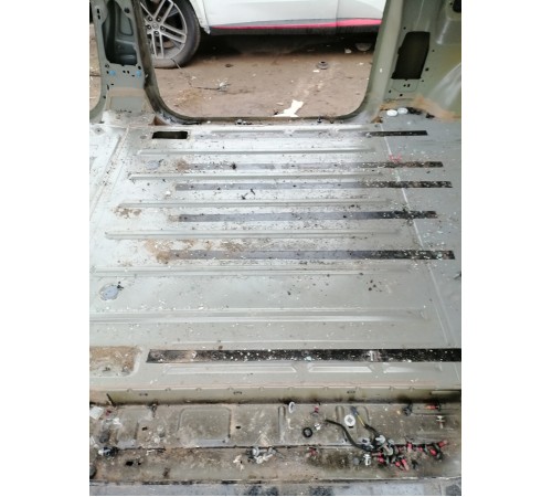 Пол багажника (ниша)