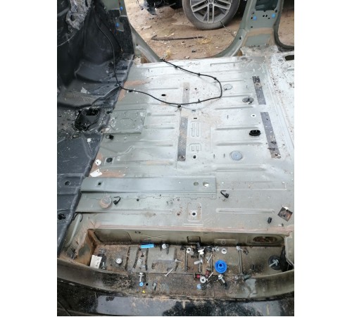 Пол багажника (ниша)