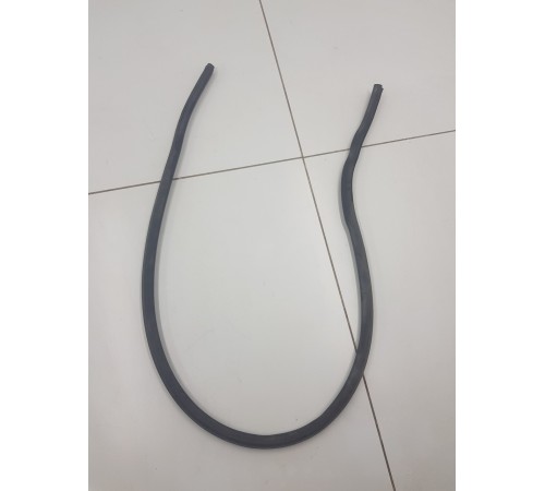 Уплотнитель капота