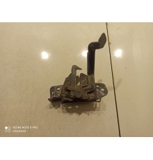 Замок капота