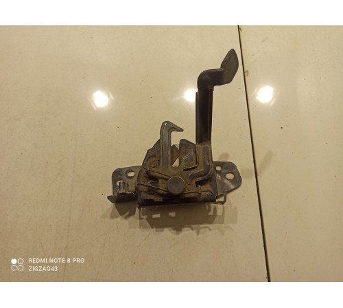 Замок капота