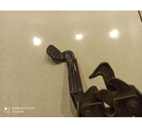 Замок капота