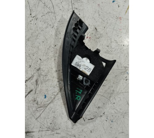 Угол двери передний правый внутренний