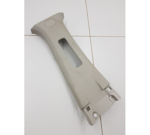 Обшивка центральной стойки правая верхняя