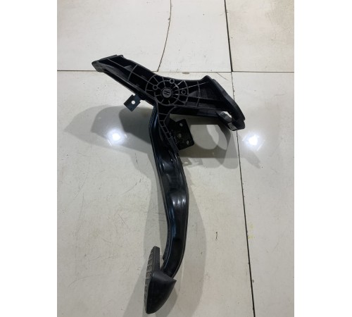 Педаль тормоза