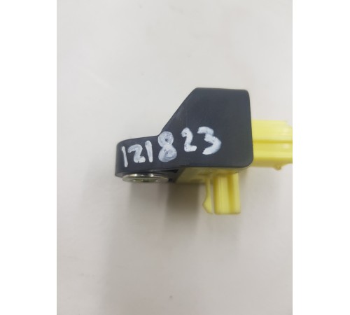 Датчик удара передний правый