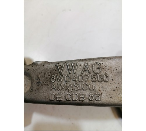 Кулак поворотный передний правый