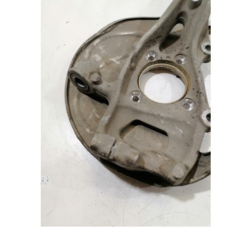 Кулак поворотный передний правый