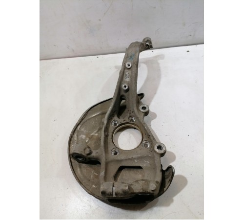 Кулак поворотный передний правый