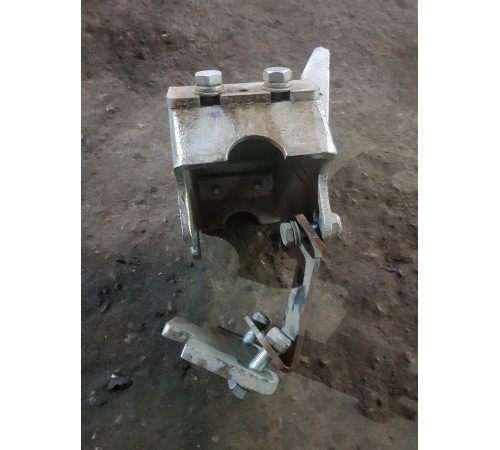 Опора двигателя центральная правая