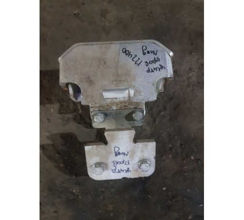 Опора двигателя центральная правая