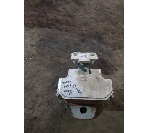 Опора двигателя центральная правая