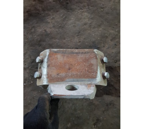 Опора двигателя центральная правая