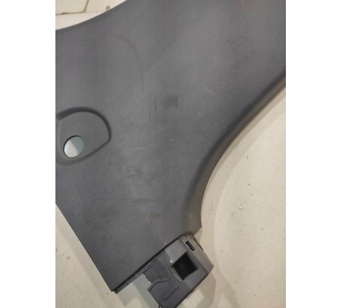 Обшивка центральной стойки (правая)