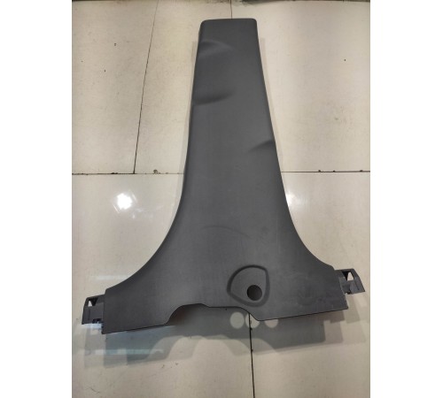 Обшивка центральной стойки (правая)