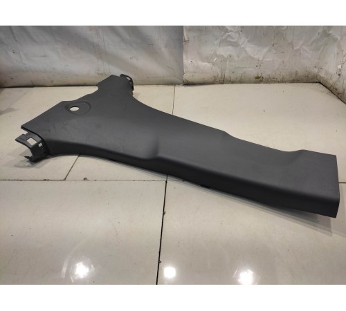 Обшивка центральной стойки (правая)